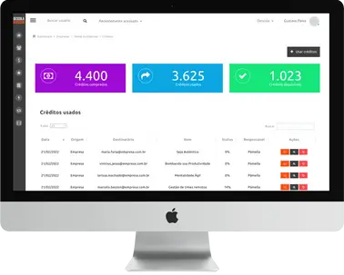 Imagem com dois livros sobrepostos. A capa é metade vermelha, metade azul respectivamente, tendo sobre elas o título 'Relatório de tendências para o mercado de trabalho' juntamente do número 2022 e do logo da Descola; ao lado, na capa, há um homem com uma lupa em seu olho esquerdo.