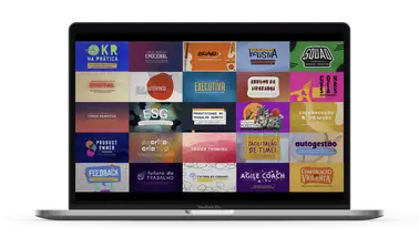 Imagem com dois livros sobrepostos. A capa é metade vermelha, metade azul respectivamente, tendo sobre elas o título 'Relatório de tendências para o mercado de trabalho' juntamente do número 2022 e do logo da Descola; ao lado, na capa, há um homem com uma lupa em seu olho esquerdo.